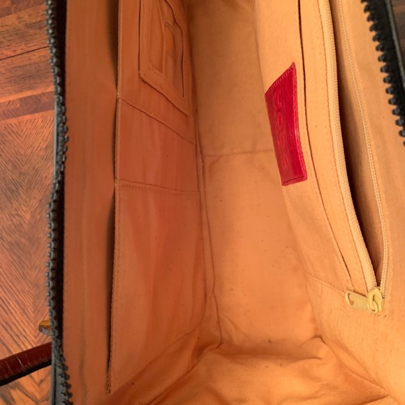 HOBO Shoulder Bag - Picture 3 of 4